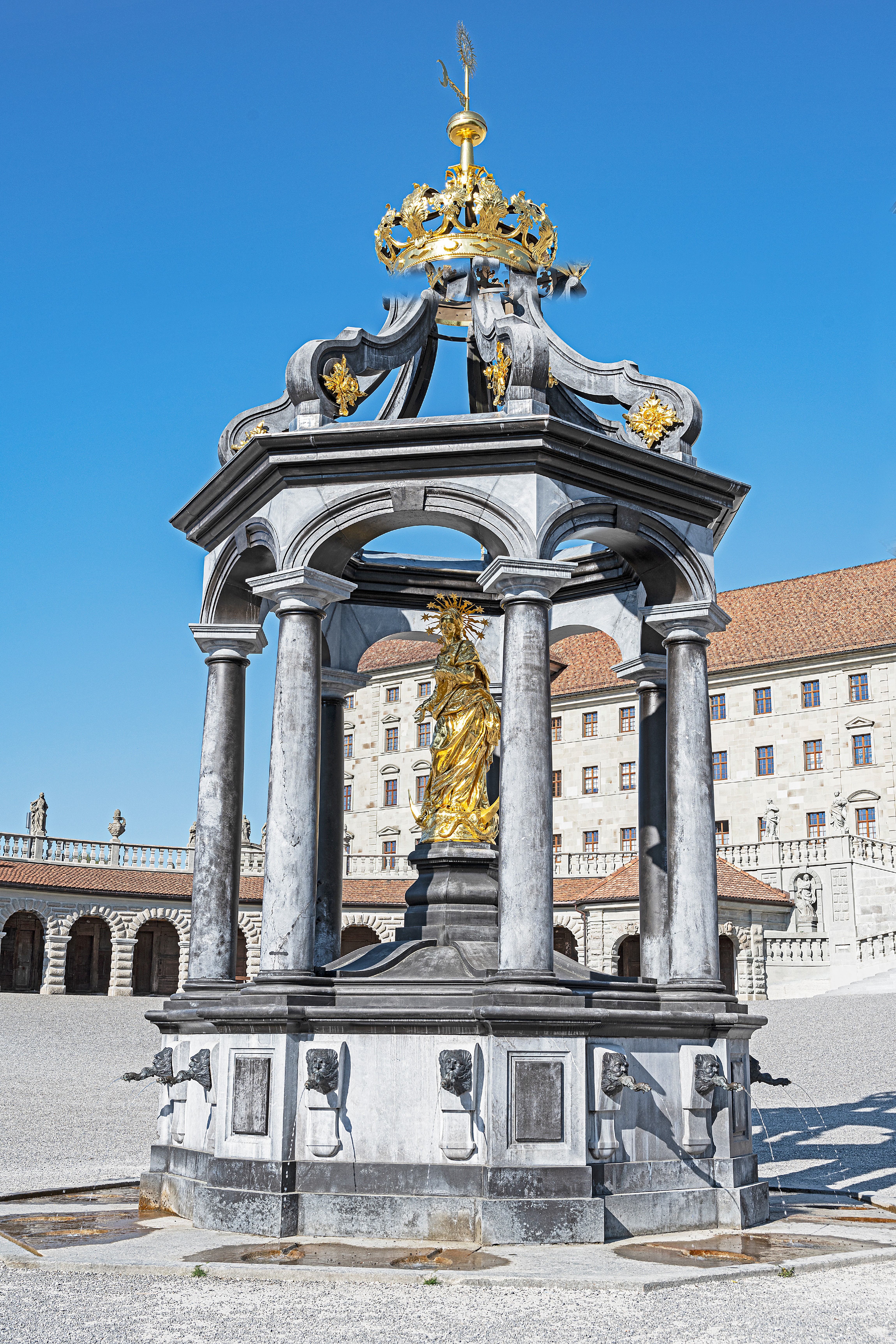 Kloster Einsiedeln_Brunnen.jpeg